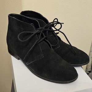 Steve Madden Black Suede Lace Up Boots. Size 8.